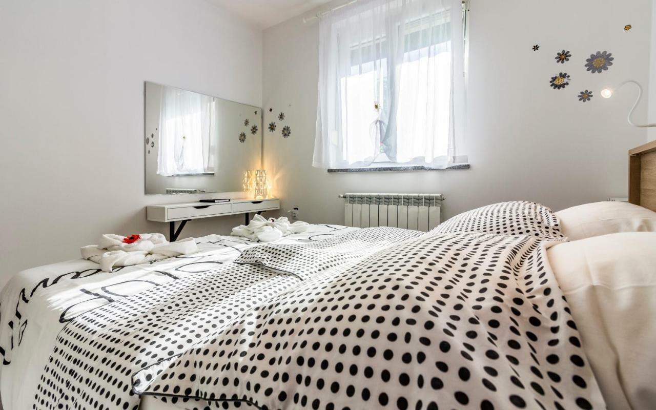 Mika Apartment